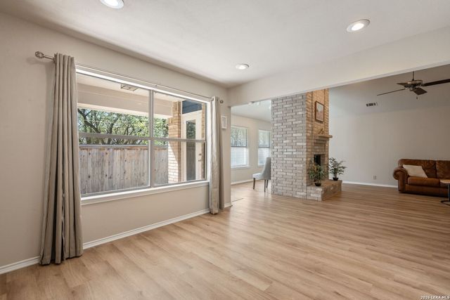 126 Golden Way, Universal City, TX 78148