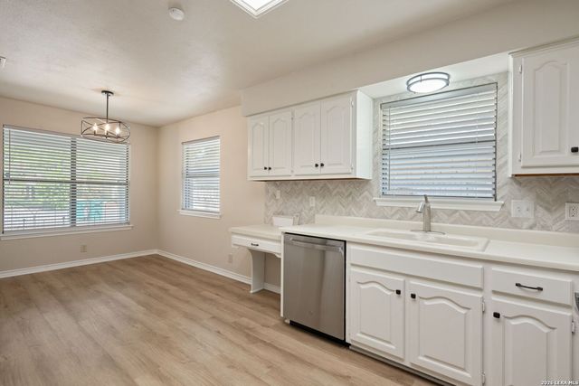 126 Golden Way, Universal City, TX 78148