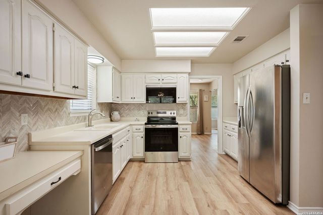 126 Golden Way, Universal City, TX 78148