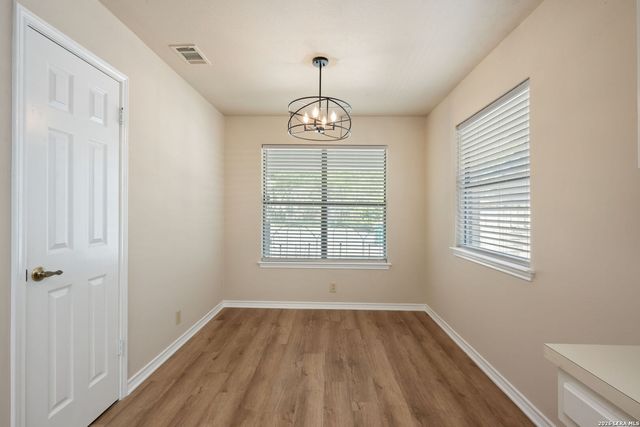 126 Golden Way, Universal City, TX 78148