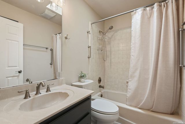 126 Golden Way, Universal City, TX 78148