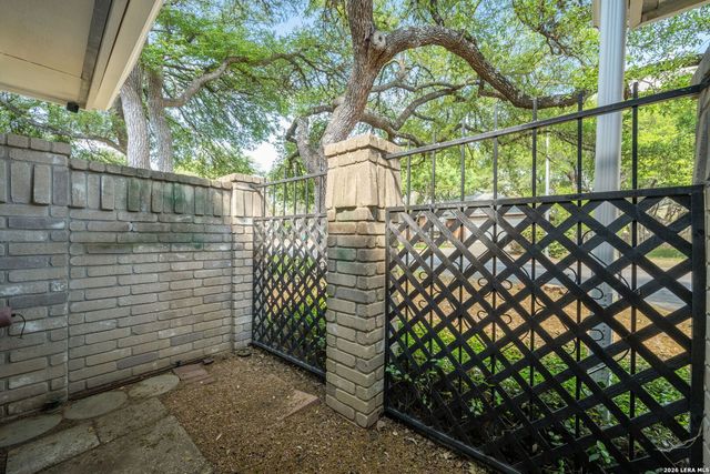 126 Golden Way, Universal City, TX 78148