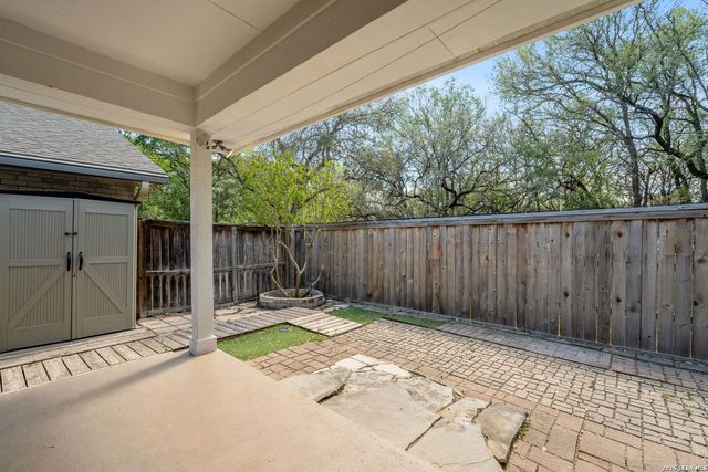 126 Golden Way, Universal City, TX 78148