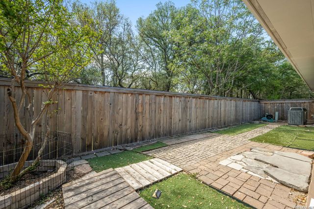 126 Golden Way, Universal City, TX 78148