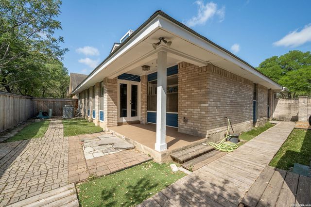 126 Golden Way, Universal City, TX 78148