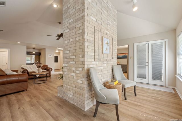 126 Golden Way, Universal City, TX 78148