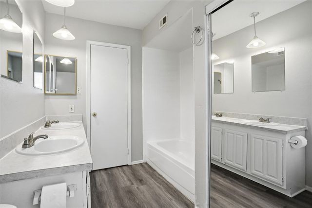 9548 Jennie Lee Lane, Dallas, TX 75227