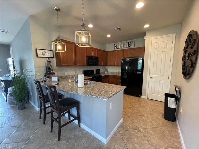 7631 Jacaranda LN, Naples, FL 34114
