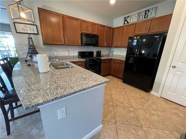 7631 Jacaranda LN, Naples, FL 34114