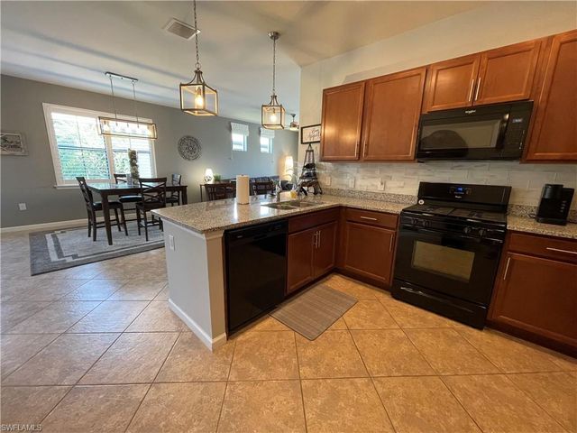 7631 Jacaranda LN, Naples, FL 34114