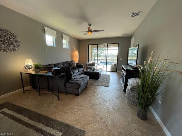 7631 Jacaranda LN, Naples, FL 34114