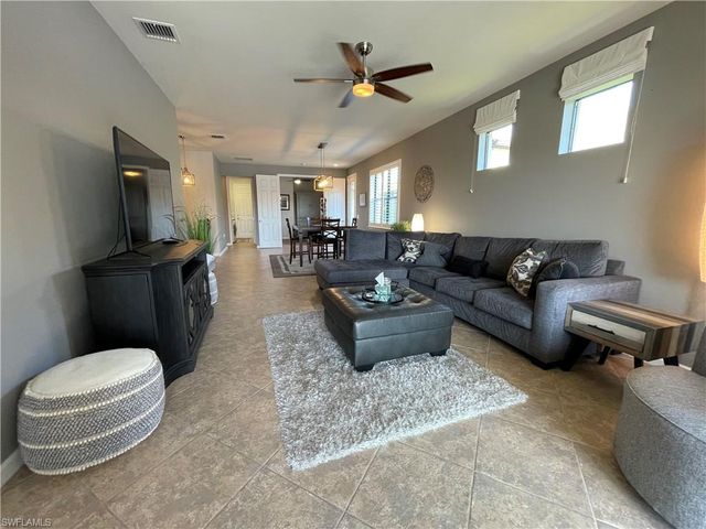 7631 Jacaranda LN, Naples, FL 34114