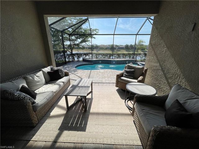 7631 Jacaranda LN, Naples, FL 34114