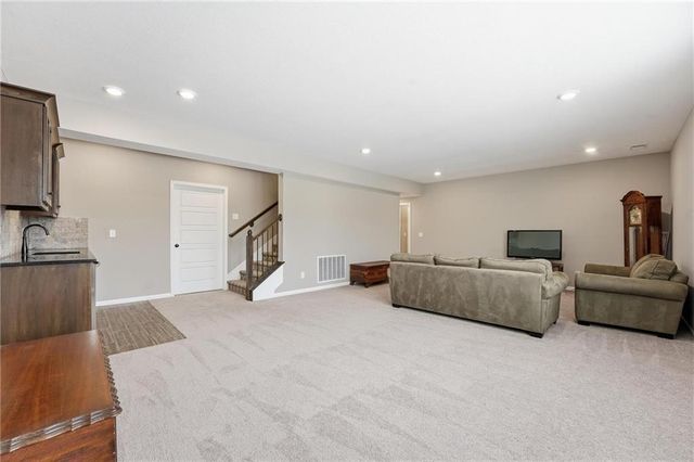 109 SE Riley Street, Blue Springs, MO 64064