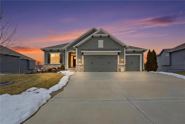 109 SE Riley Street, Blue Springs, MO 64064