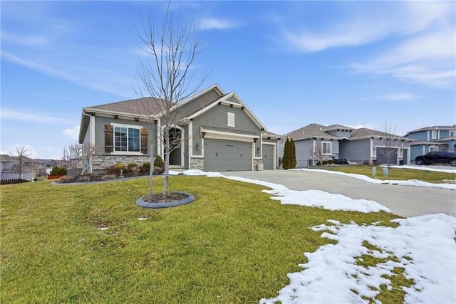 109 SE Riley Street, Blue Springs, MO 64064