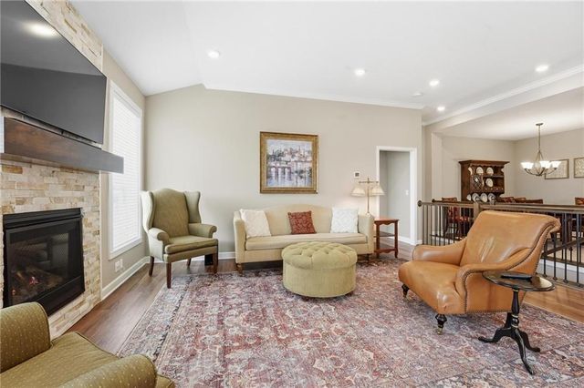 109 SE Riley Street, Blue Springs, MO 64064