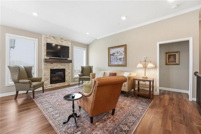 109 SE Riley Street, Blue Springs, MO 64064