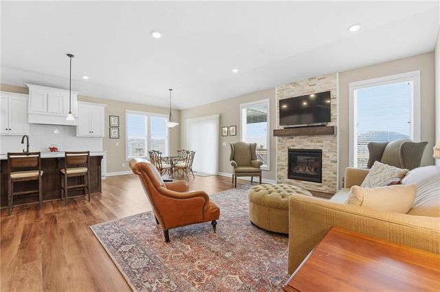 109 SE Riley Street, Blue Springs, MO 64064