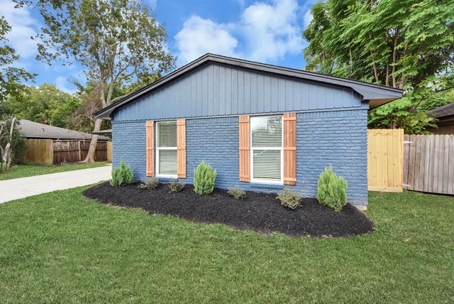 5523 Elm Tree Drive, Houston, TX 77048