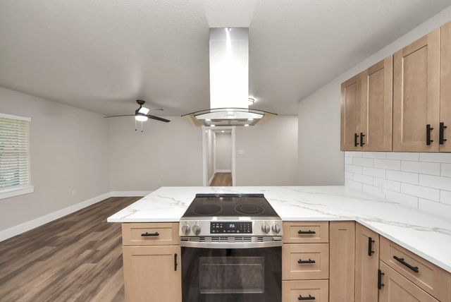 5523 Elm Tree Drive, Houston, TX 77048