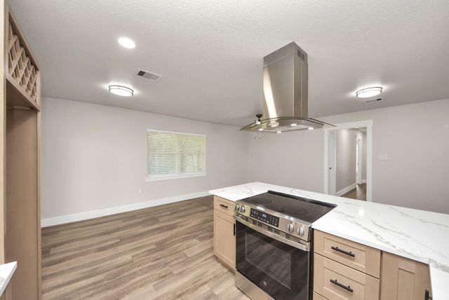 5523 Elm Tree Drive, Houston, TX 77048