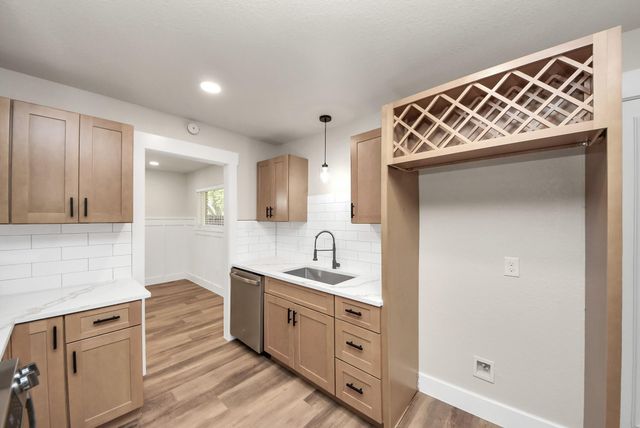 5523 Elm Tree Drive, Houston, TX 77048