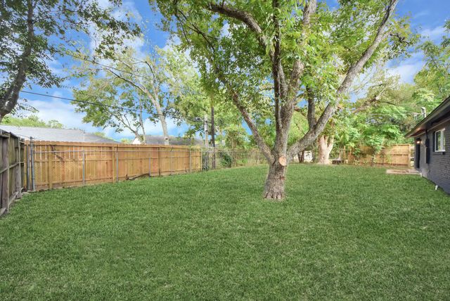 5523 Elm Tree Drive, Houston, TX 77048
