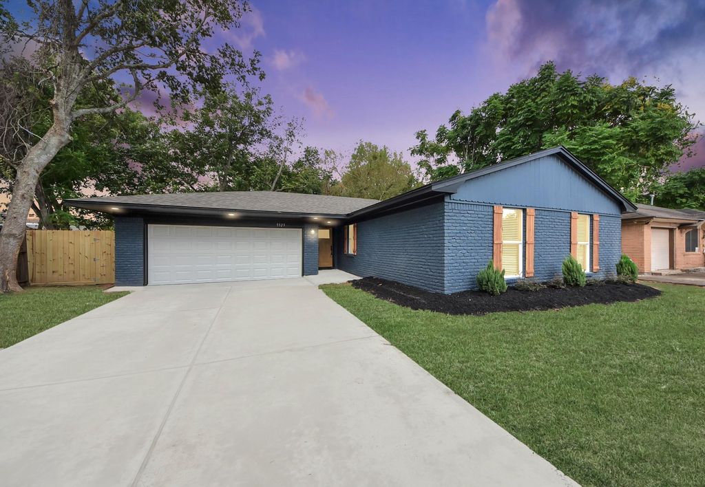 5523 Elm Tree Drive, Houston, TX 77048
