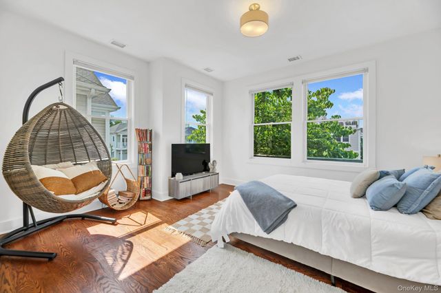 51 Island Point, Bronx, NY 10464