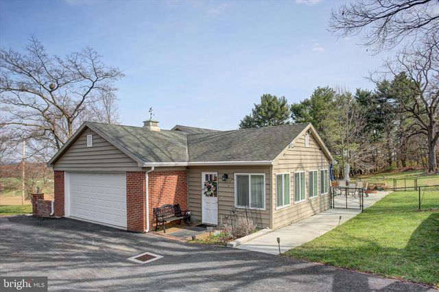 6612 MOULSTOWN RD E, Hanover, PA 17331