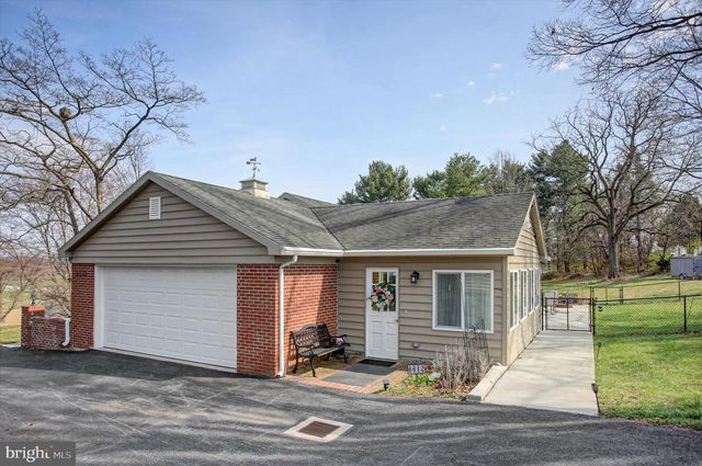 6612 MOULSTOWN RD E, Hanover, PA 17331