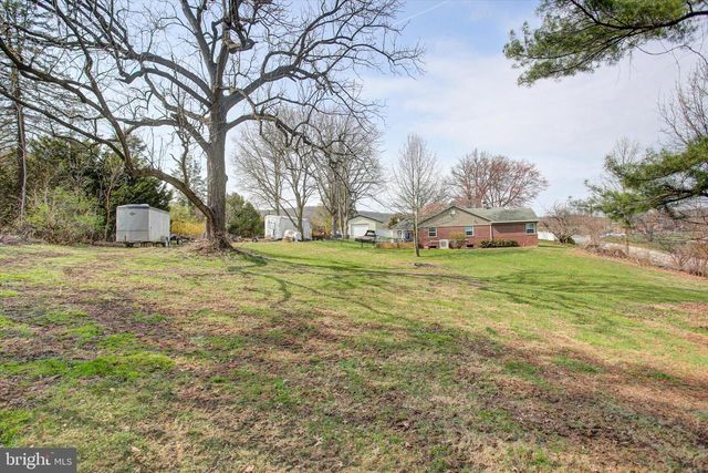 6612 MOULSTOWN RD E, Hanover, PA 17331
