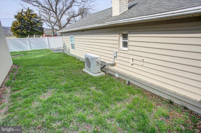 6612 MOULSTOWN RD E, Hanover, PA 17331
