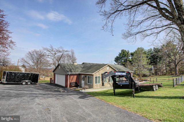 6612 MOULSTOWN RD E, Hanover, PA 17331
