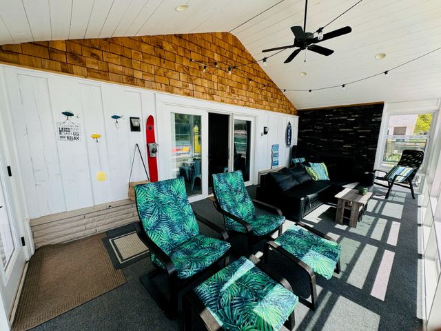 21557 Lake Street, Cassopolis, MI 49031