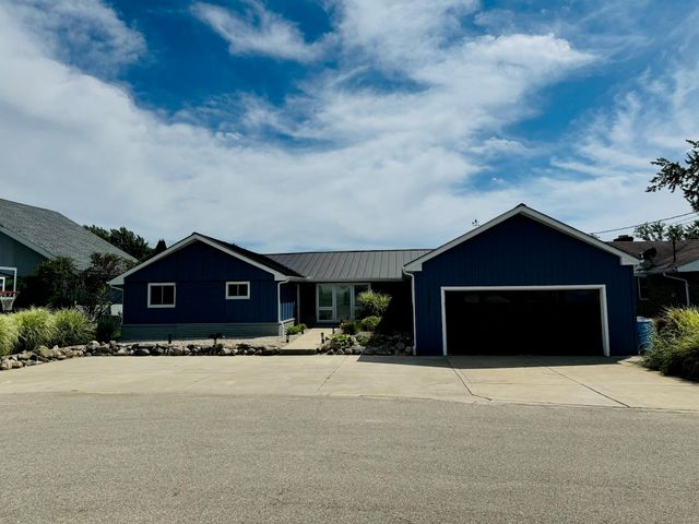 21557 Lake Street, Cassopolis, MI 49031