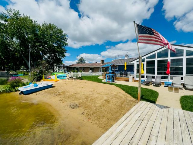 21557 Lake Street, Cassopolis, MI 49031