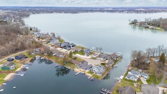 21557 Lake Street, Cassopolis, MI 49031