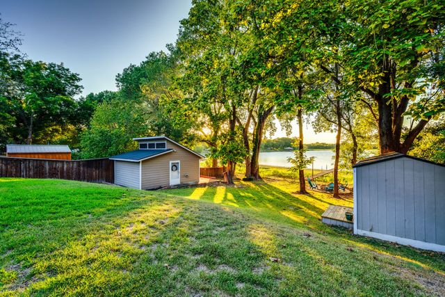 309 Lakewood Drive, Waxahachie, TX 75165