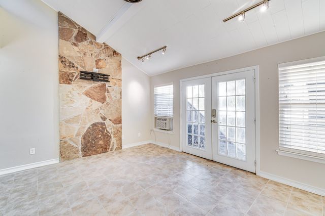 309 Lakewood Drive, Waxahachie, TX 75165