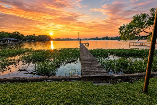 309 Lakewood Drive, Waxahachie, TX 75165