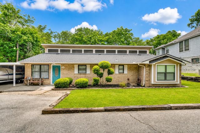 309 Lakewood Drive, Waxahachie, TX 75165