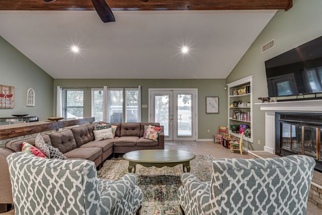 309 Lakewood Drive, Waxahachie, TX 75165
