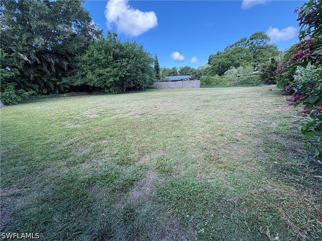 5232 Raintree LN, Naples, FL 34113