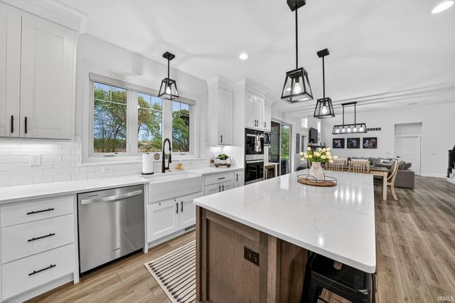 15111 Gossamer Trail, Granger, IN 46530