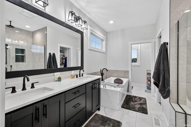 15111 Gossamer Trail, Granger, IN 46530