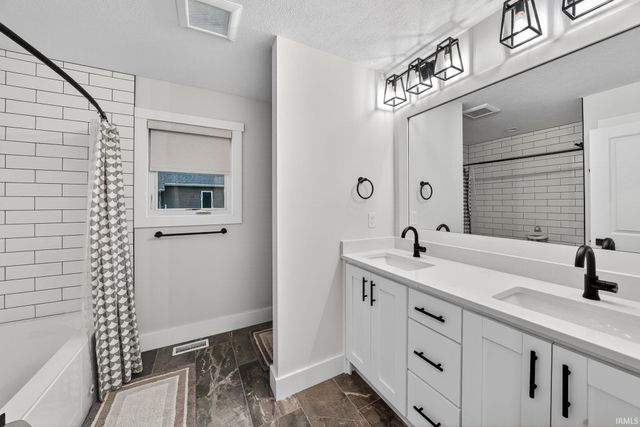 15111 Gossamer Trail, Granger, IN 46530