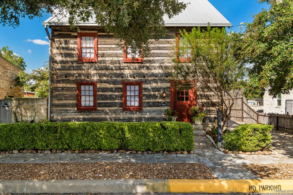 104 Austin, Fredericksburg, TX 78624