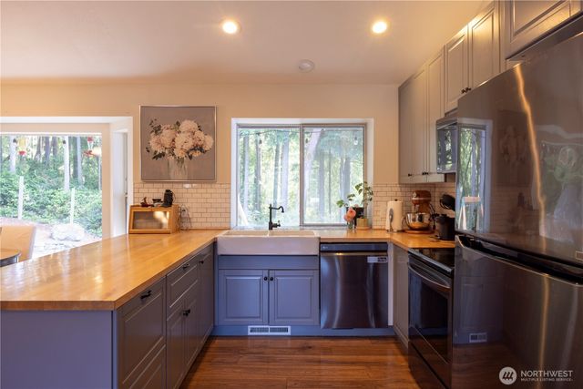 11608 41st Avenue NW, Gig Harbor, WA 98332